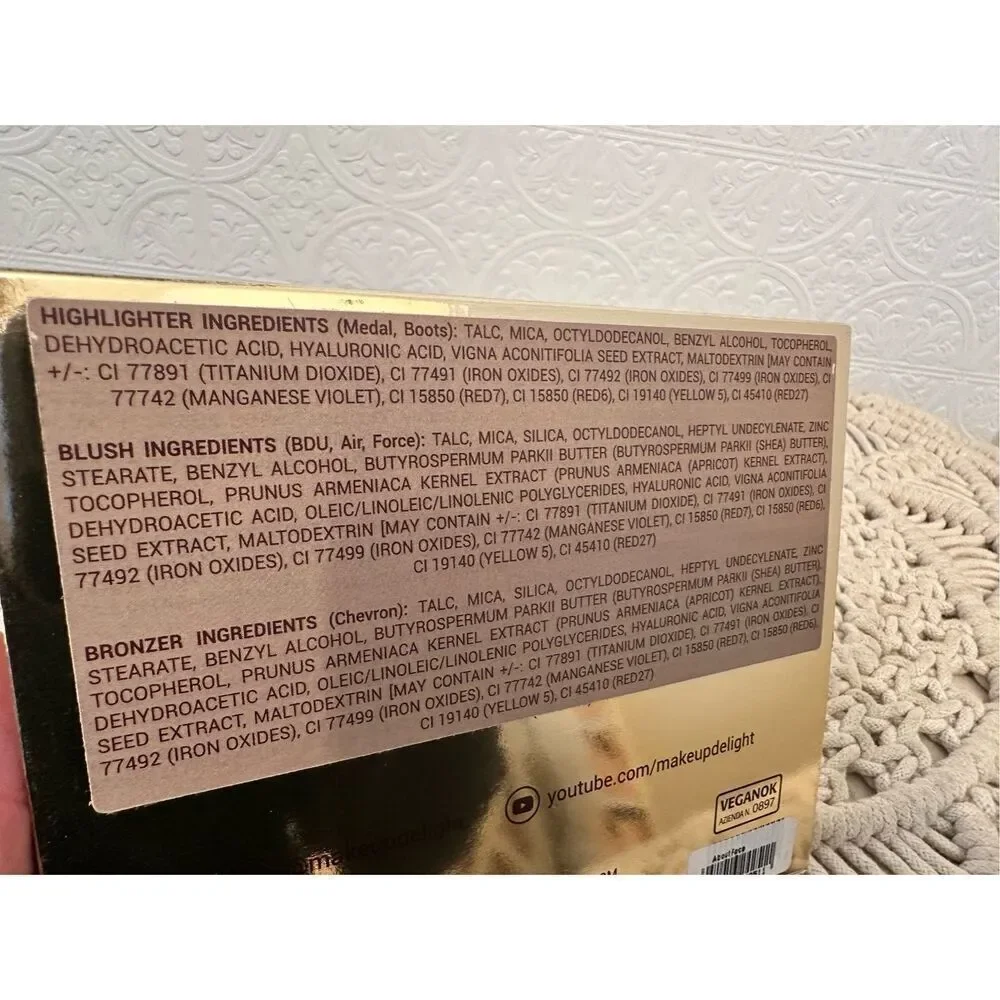 Cosmyfy About Face Highlighter Blush Bronzer Face Palette New